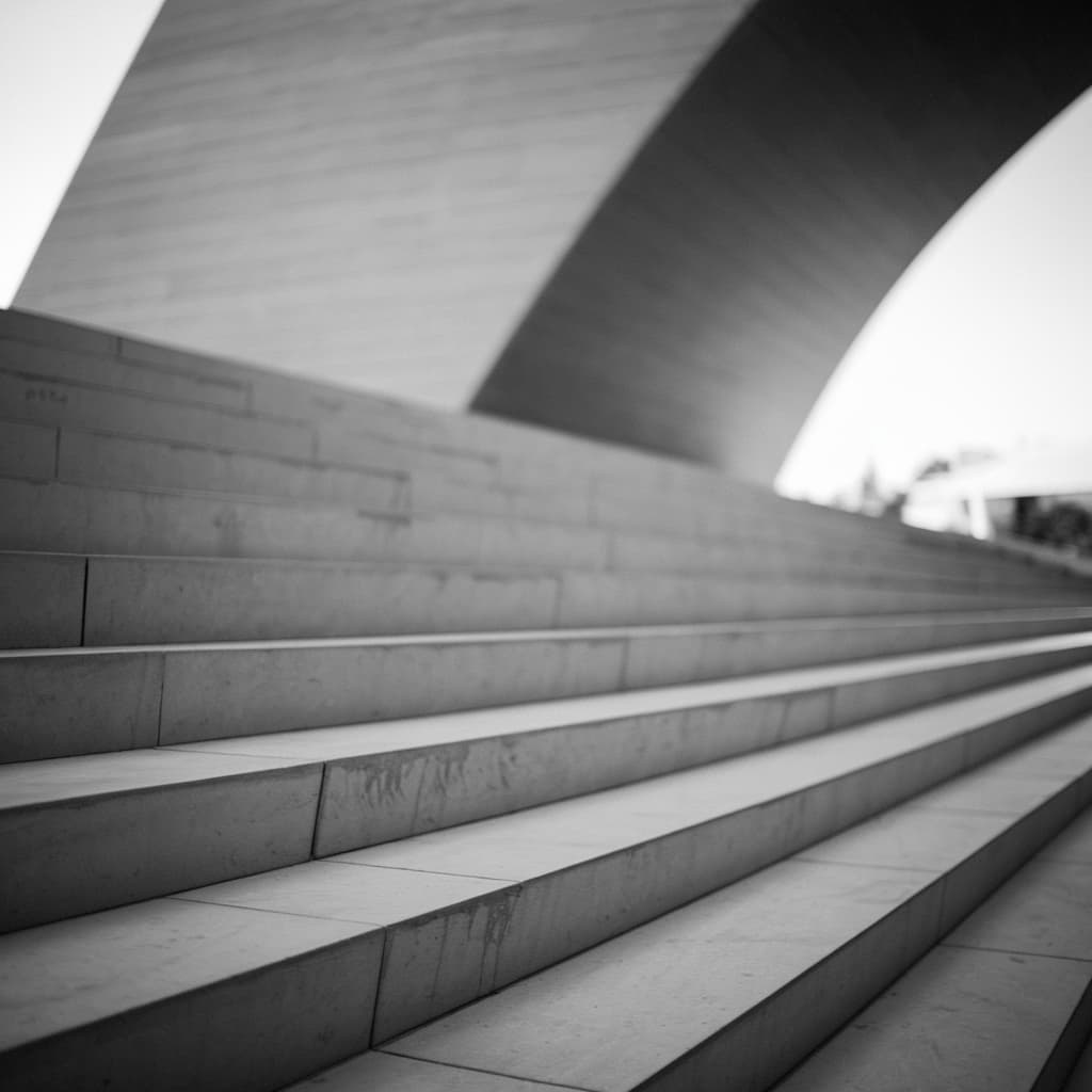 Cover Image for Navigating Markets with Precision and Edge